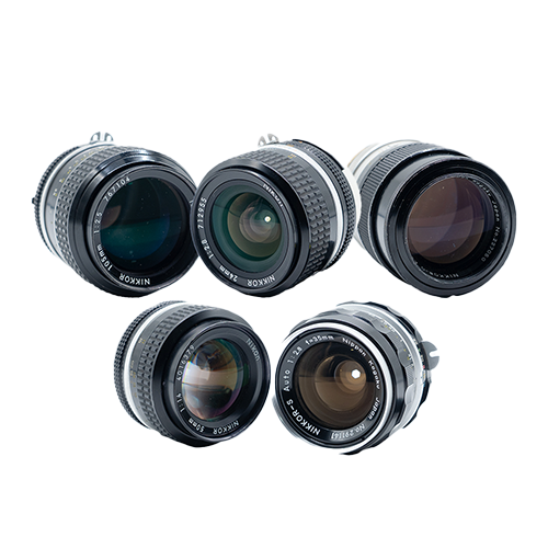 Lentes Nikkor clásicos en maleta de transporte